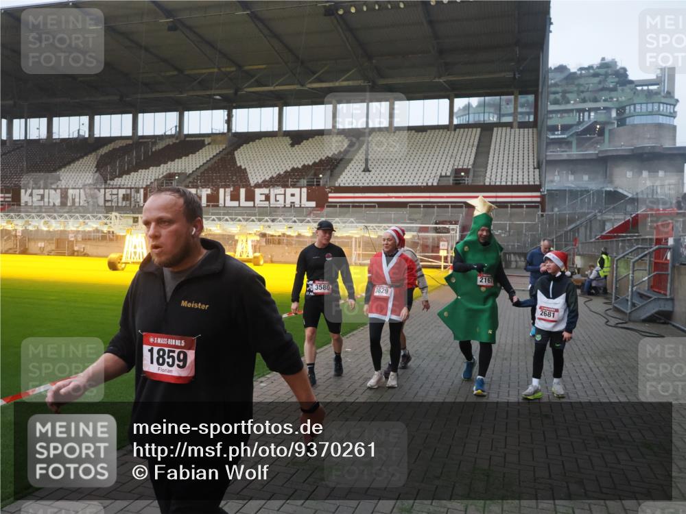 07.12.2025 - St. Pauli X-Mass-Run No. 15 Fabian Wolf http://msf.ph/oto/9370261 07.12.2025 10:01:48 Ziel 959, 1724, 1859, 2167, 2681, 3580, 3582, 3629 meine-sportfotos.de