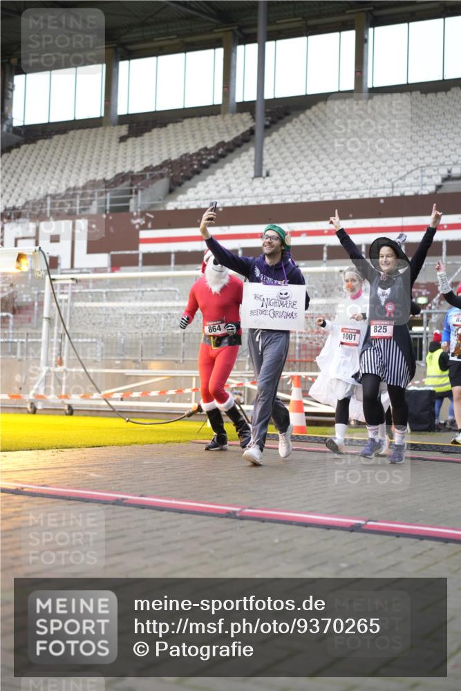 07.12.2025 - St. Pauli X-Mass-Run No. 15 Patografie http://msf.ph/oto/9370265 07.12.2025 11:34:07 Ziel 820, 825, 864, 869, 871, 1001, 1710, 1908, 2277, 2280, 2635, 3139, 3448, 3549 meine-sportfotos.de