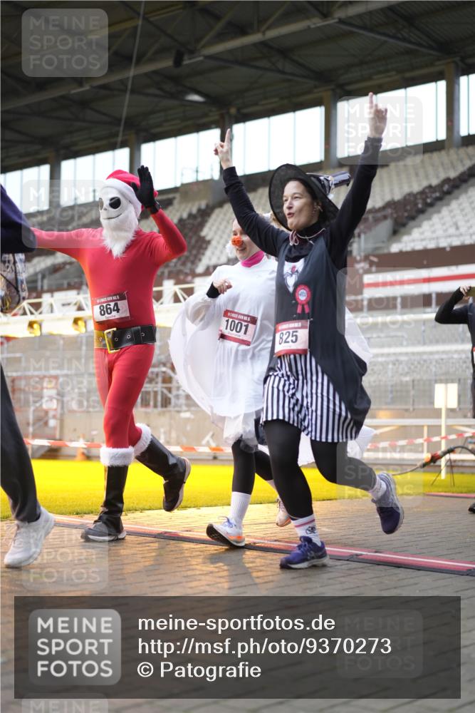 07.12.2025 - St. Pauli X-Mass-Run No. 15 Patografie http://msf.ph/oto/9370273 07.12.2025 11:34:09 Ziel 820, 825, 864, 869, 871, 1001, 1710, 1908, 2277, 2280, 2635, 3139, 3448, 3549 meine-sportfotos.de