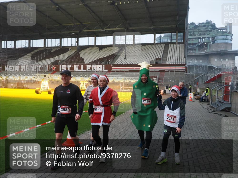 07.12.2025 - St. Pauli X-Mass-Run No. 15 Fabian Wolf http://msf.ph/oto/9370276 07.12.2025 10:01:50 Ziel 959, 1724, 1859, 2167, 2681, 3580, 3582, 3629 meine-sportfotos.de
