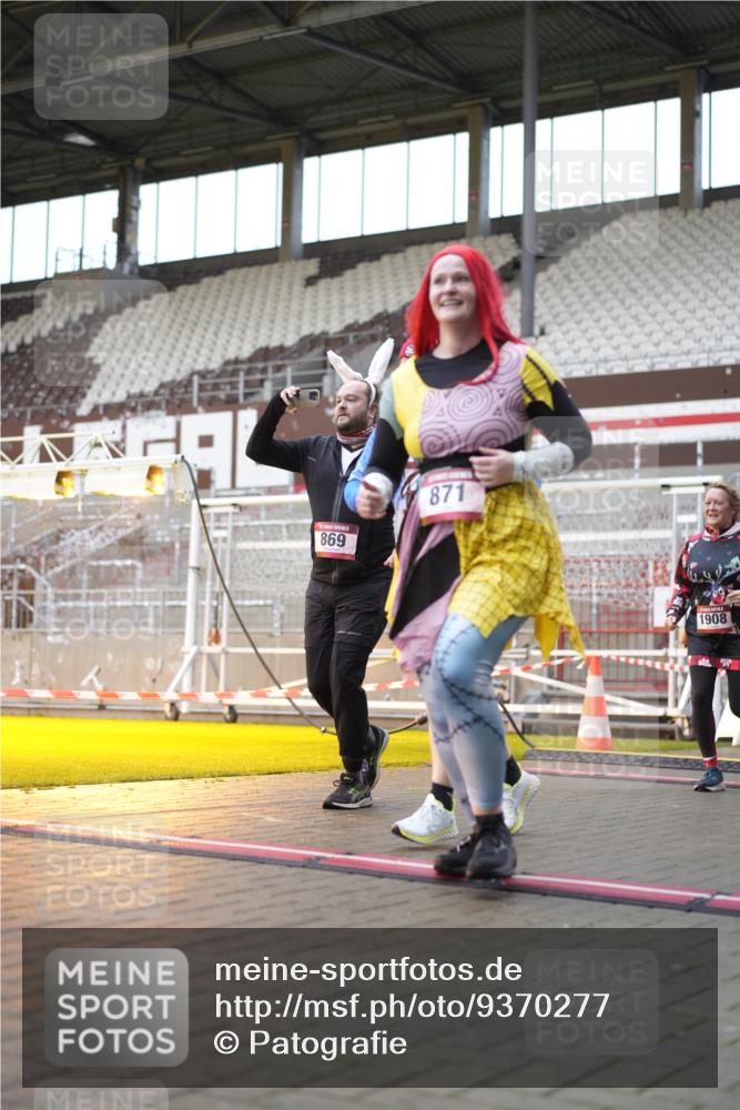 07.12.2025 - St. Pauli X-Mass-Run No. 15 Patografie http://msf.ph/oto/9370277 07.12.2025 11:34:10 Ziel 820, 825, 864, 869, 871, 1001, 1710, 1908, 2277, 2280, 2635, 3448 meine-sportfotos.de