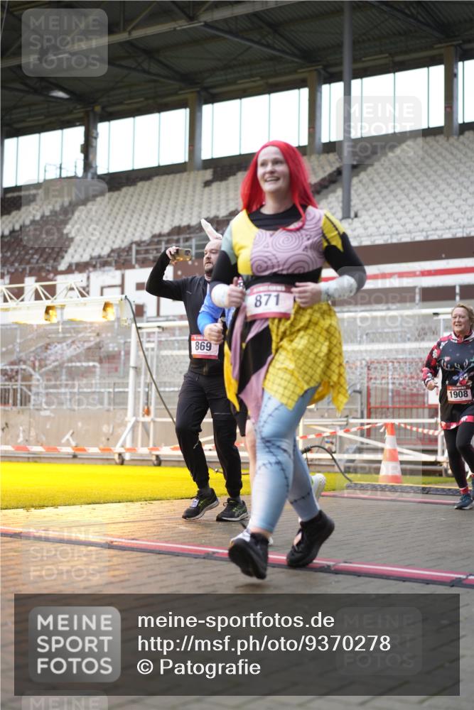 07.12.2025 - St. Pauli X-Mass-Run No. 15 Patografie http://msf.ph/oto/9370278 07.12.2025 11:34:10 Ziel 820, 825, 864, 869, 871, 1001, 1710, 1908, 2277, 2280, 2635, 3448 meine-sportfotos.de