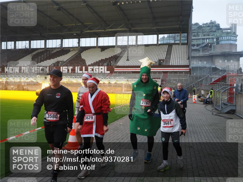 07.12.2025 - St. Pauli X-Mass-Run No. 15 Fabian Wolf http://msf.ph/oto/9370281 07.12.2025 10:01:50 Ziel 959, 1724, 1859, 2167, 2681, 3580, 3582, 3629 meine-sportfotos.de