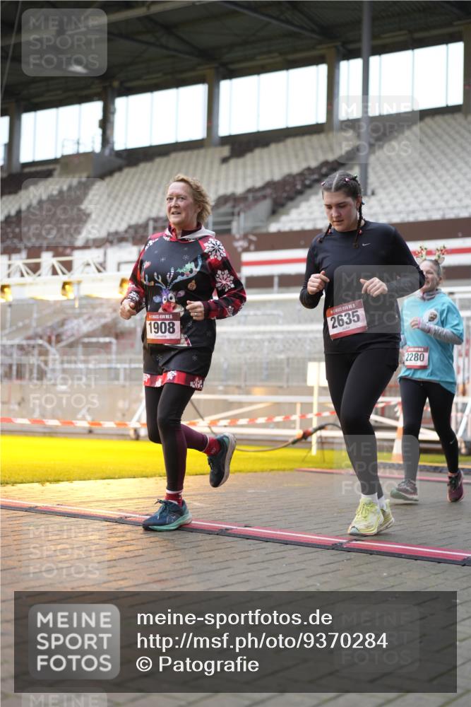 07.12.2025 - St. Pauli X-Mass-Run No. 15 Patografie http://msf.ph/oto/9370284 07.12.2025 11:34:12 Ziel 820, 825, 864, 869, 871, 1001, 1710, 1908, 2277, 2280, 2635, 3387, 3448 meine-sportfotos.de