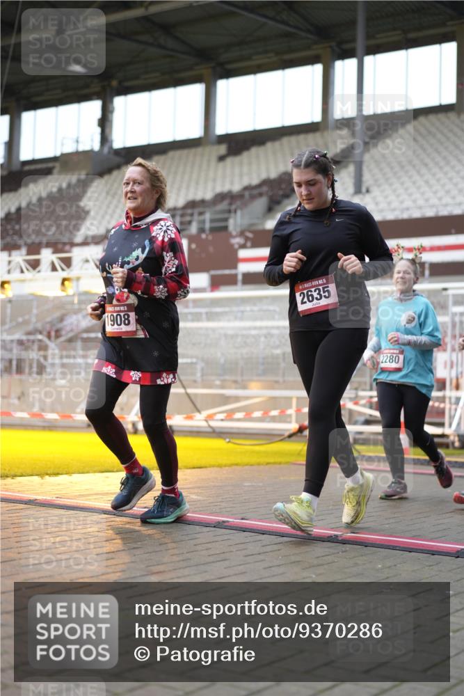07.12.2025 - St. Pauli X-Mass-Run No. 15 Patografie http://msf.ph/oto/9370286 07.12.2025 11:34:12 Ziel 820, 825, 864, 869, 871, 1001, 1710, 1908, 2277, 2280, 2635, 3387, 3448 meine-sportfotos.de