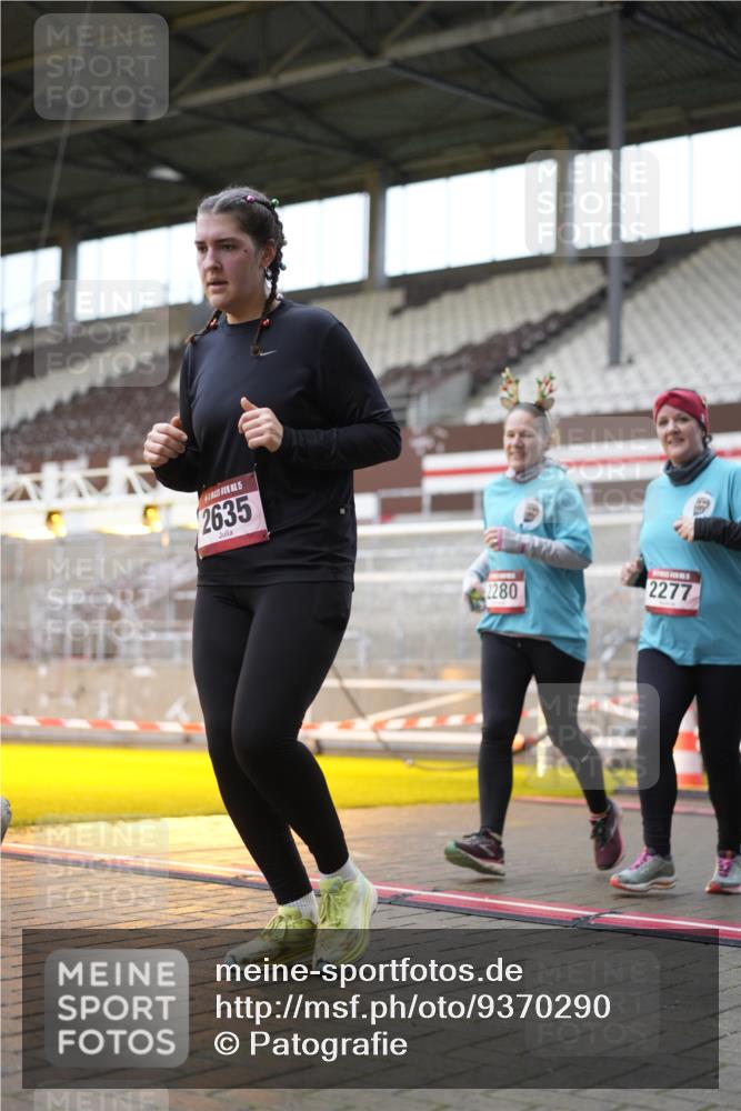 07.12.2025 - St. Pauli X-Mass-Run No. 15 Patografie http://msf.ph/oto/9370290 07.12.2025 11:34:12 Ziel 820, 825, 864, 869, 871, 1001, 1710, 1908, 2277, 2280, 2635, 3387, 3448 meine-sportfotos.de