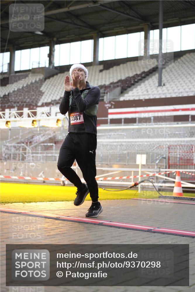 07.12.2025 - St. Pauli X-Mass-Run No. 15 Patografie http://msf.ph/oto/9370298 07.12.2025 11:34:17 Ziel 820, 825, 864, 869, 871, 1001, 1710, 1908, 2277, 2280, 2635, 2809, 3387 meine-sportfotos.de