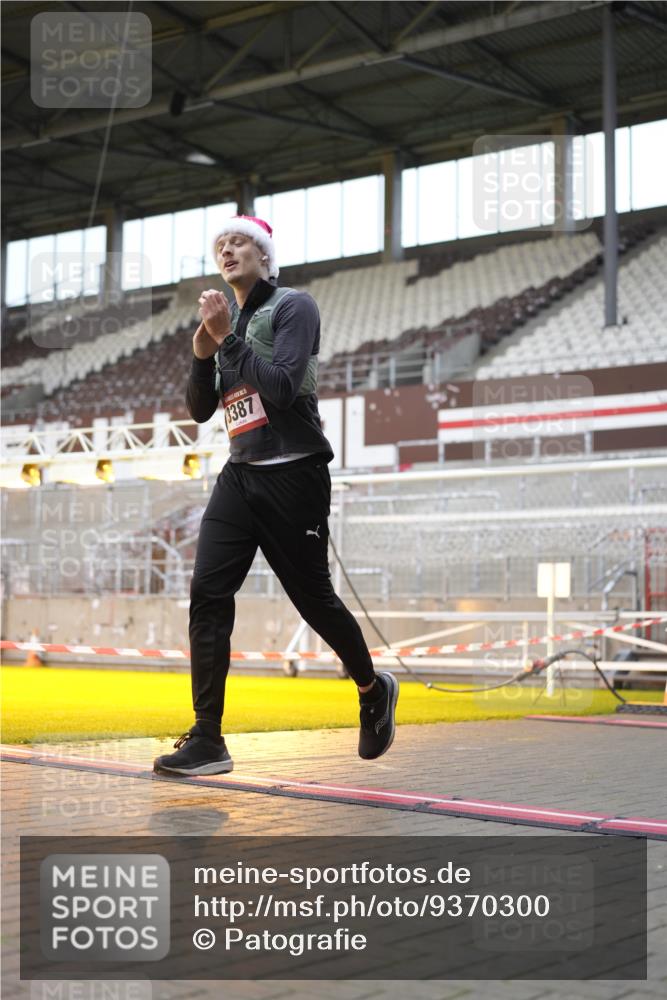 07.12.2025 - St. Pauli X-Mass-Run No. 15 Patografie http://msf.ph/oto/9370300 07.12.2025 11:34:17 Ziel 820, 825, 864, 869, 871, 1001, 1710, 1908, 2277, 2280, 2635, 2809, 3387 meine-sportfotos.de
