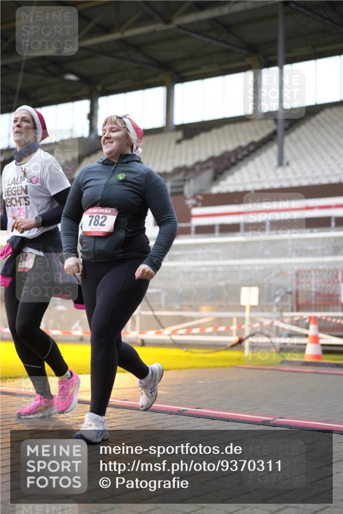 07.12.2025 - St. Pauli X-Mass-Run No. 15 Patografie http://msf.ph/oto/9370311 07.12.2025 11:34:27 Ziel 704, 782, 2277, 2280, 2809, 3387 meine-sportfotos.de