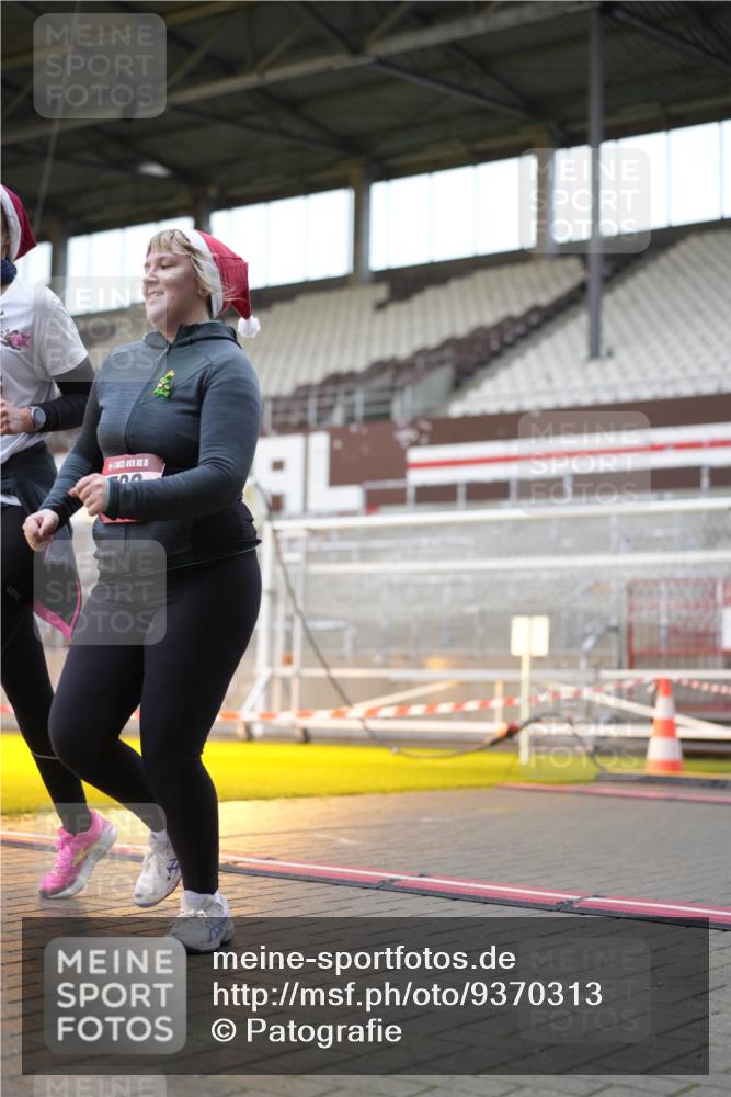 07.12.2025 - St. Pauli X-Mass-Run No. 15 Patografie http://msf.ph/oto/9370313 07.12.2025 11:34:27 Ziel 704, 782, 2277, 2280, 2809, 3387 meine-sportfotos.de