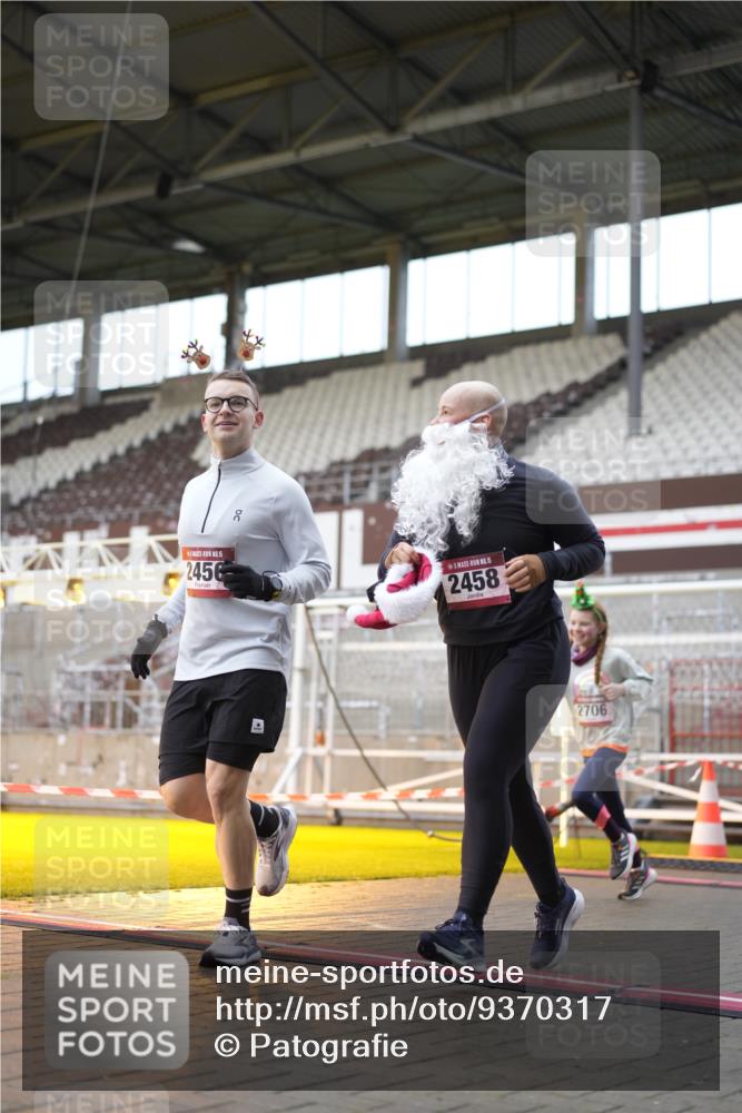 07.12.2025 - St. Pauli X-Mass-Run No. 15 Patografie http://msf.ph/oto/9370317 07.12.2025 11:34:38 Ziel 704, 782, 2456, 2458, 2704, 2706 meine-sportfotos.de