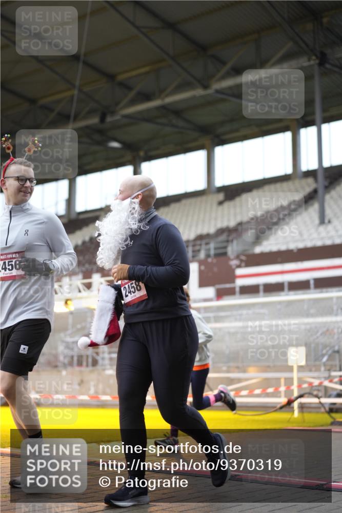 07.12.2025 - St. Pauli X-Mass-Run No. 15 Patografie http://msf.ph/oto/9370319 07.12.2025 11:34:38 Ziel 704, 782, 2456, 2458, 2704, 2706 meine-sportfotos.de