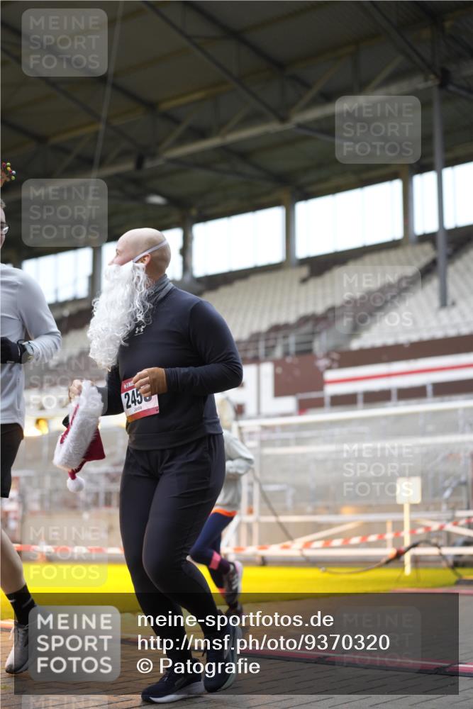 07.12.2025 - St. Pauli X-Mass-Run No. 15 Patografie http://msf.ph/oto/9370320 07.12.2025 11:34:38 Ziel 704, 782, 2456, 2458, 2704, 2706 meine-sportfotos.de