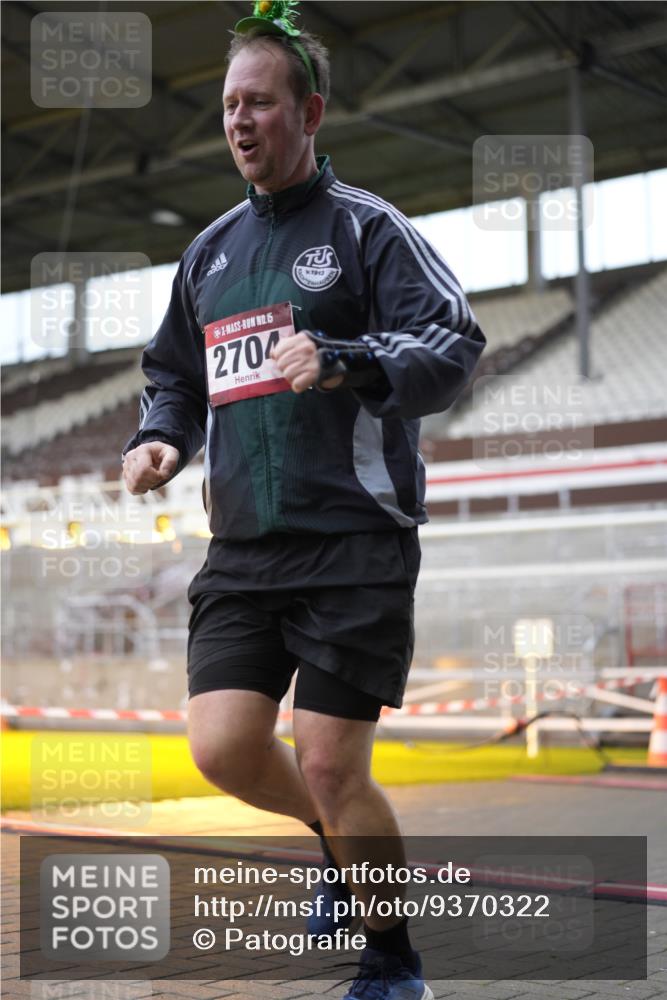07.12.2025 - St. Pauli X-Mass-Run No. 15 Patografie http://msf.ph/oto/9370322 07.12.2025 11:34:39 Ziel 704, 782, 2456, 2458, 2704, 2706 meine-sportfotos.de