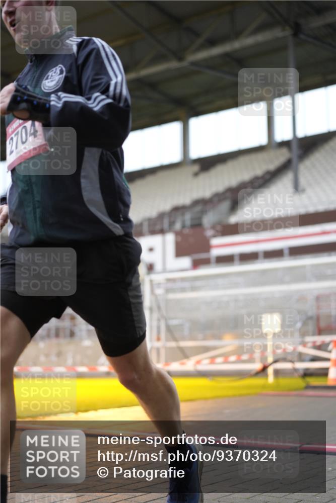 07.12.2025 - St. Pauli X-Mass-Run No. 15 Patografie http://msf.ph/oto/9370324 07.12.2025 11:34:39 Ziel 704, 782, 2456, 2458, 2704, 2706 meine-sportfotos.de