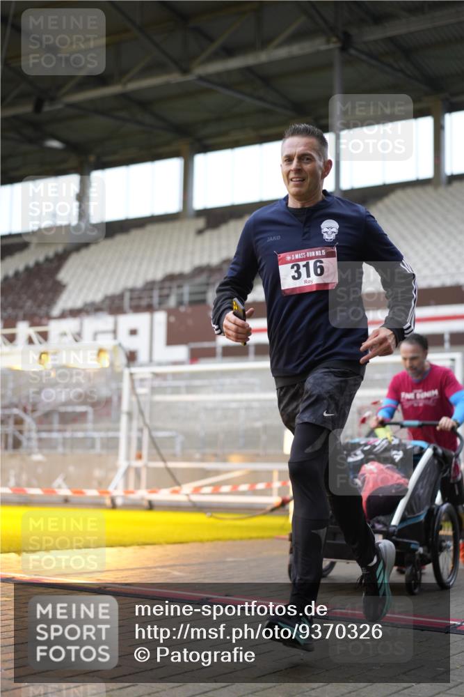 07.12.2025 - St. Pauli X-Mass-Run No. 15 Patografie http://msf.ph/oto/9370326 07.12.2025 11:34:49 Ziel 316, 2413, 2456, 2458, 2704, 2706 meine-sportfotos.de