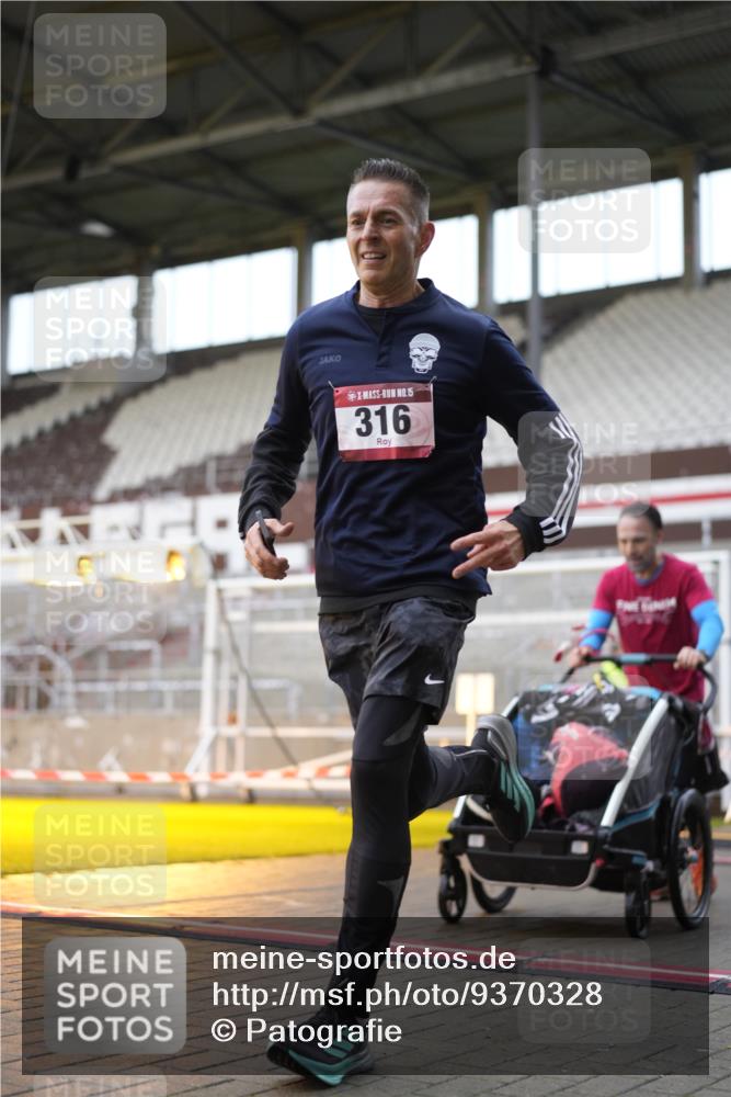 07.12.2025 - St. Pauli X-Mass-Run No. 15 Patografie http://msf.ph/oto/9370328 07.12.2025 11:34:49 Ziel 316, 2413, 2456, 2458, 2704, 2706 meine-sportfotos.de