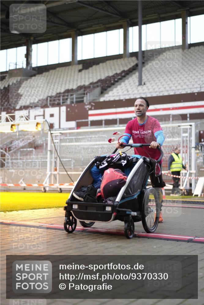 07.12.2025 - St. Pauli X-Mass-Run No. 15 Patografie http://msf.ph/oto/9370330 07.12.2025 11:34:50 Ziel 316, 2413, 2456, 2458, 2704, 2706, 3005 meine-sportfotos.de