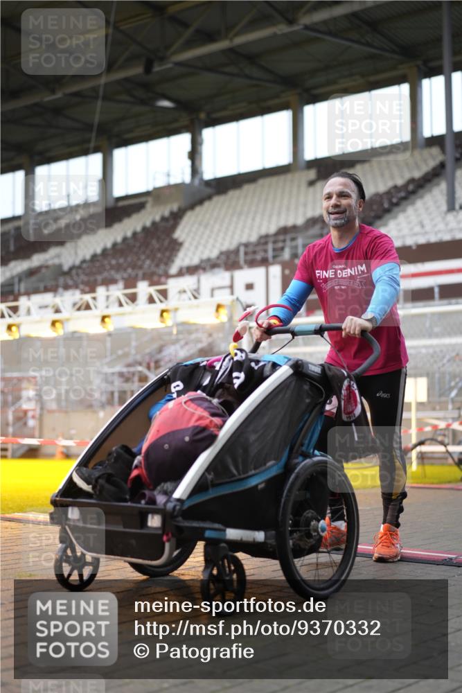 07.12.2025 - St. Pauli X-Mass-Run No. 15 Patografie http://msf.ph/oto/9370332 07.12.2025 11:34:51 Ziel 316, 2413, 2456, 2458, 2704, 2706, 3005 meine-sportfotos.de