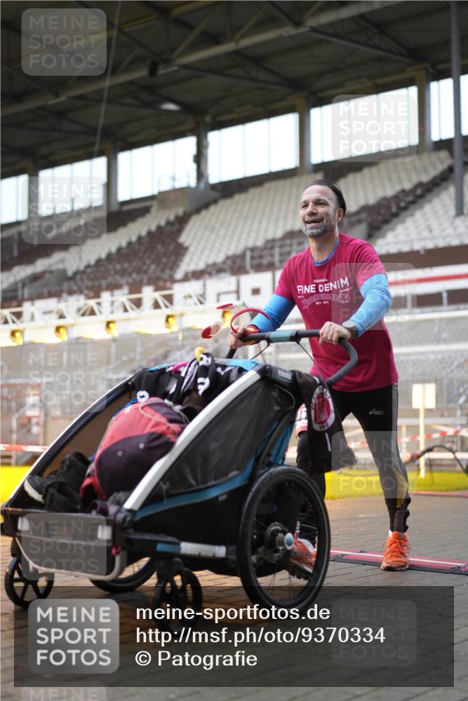 07.12.2025 - St. Pauli X-Mass-Run No. 15 Patografie http://msf.ph/oto/9370334 07.12.2025 11:34:51 Ziel 316, 2413, 2456, 2458, 2704, 2706, 3005 meine-sportfotos.de