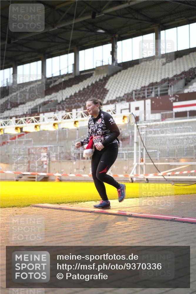 07.12.2025 - St. Pauli X-Mass-Run No. 15 Patografie http://msf.ph/oto/9370336 07.12.2025 11:34:56 Ziel 316, 2413, 2481, 3005 meine-sportfotos.de