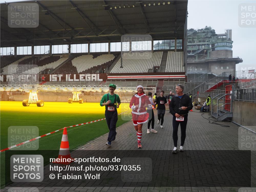 07.12.2025 - St. Pauli X-Mass-Run No. 15 Fabian Wolf http://msf.ph/oto/9370355 07.12.2025 10:02:25 Ziel 63, 304, 1105, 1828, 1829, 1934, 2604, 2923, 3944 meine-sportfotos.de