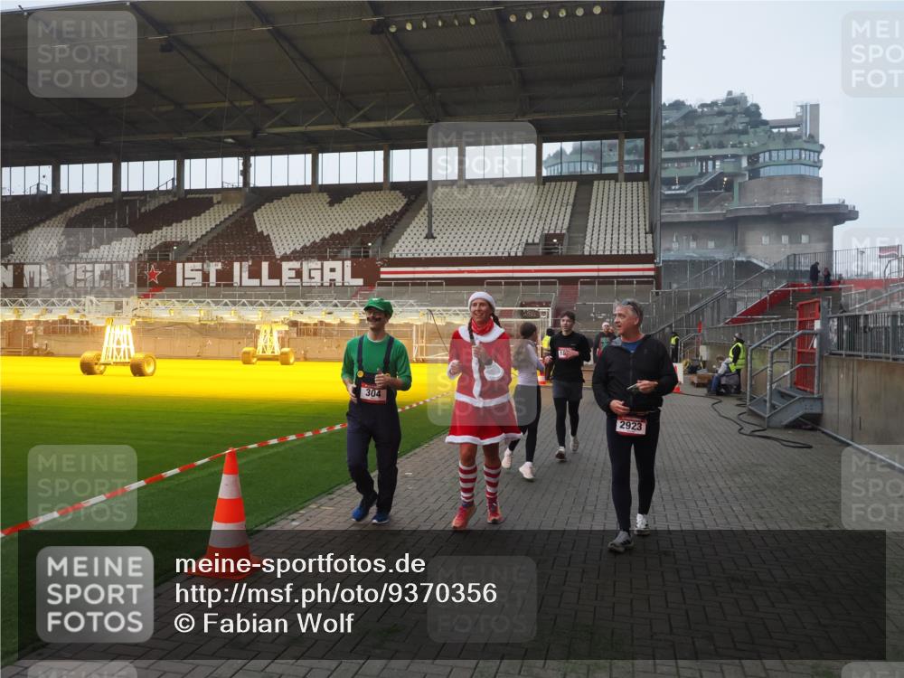 07.12.2025 - St. Pauli X-Mass-Run No. 15 Fabian Wolf http://msf.ph/oto/9370356 07.12.2025 10:02:25 Ziel 63, 304, 1105, 1828, 1829, 1934, 2604, 2923, 3944 meine-sportfotos.de