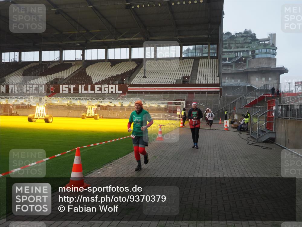 07.12.2025 - St. Pauli X-Mass-Run No. 15 Fabian Wolf http://msf.ph/oto/9370379 07.12.2025 10:02:32 Ziel 63, 304, 1105, 1828, 1829, 2510, 2514, 2604, 2908, 2923 meine-sportfotos.de