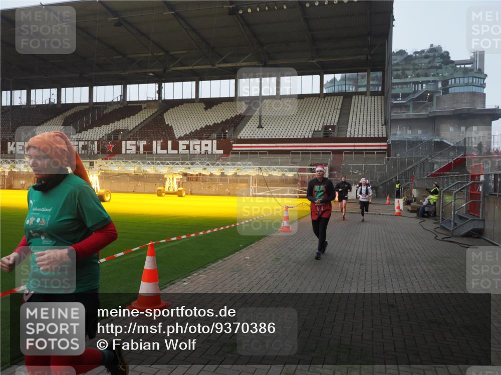 07.12.2025 - St. Pauli X-Mass-Run No. 15 Fabian Wolf http://msf.ph/oto/9370386 07.12.2025 10:02:33 Ziel 63, 304, 1105, 1828, 1829, 2510, 2514, 2604, 2908, 2923 meine-sportfotos.de