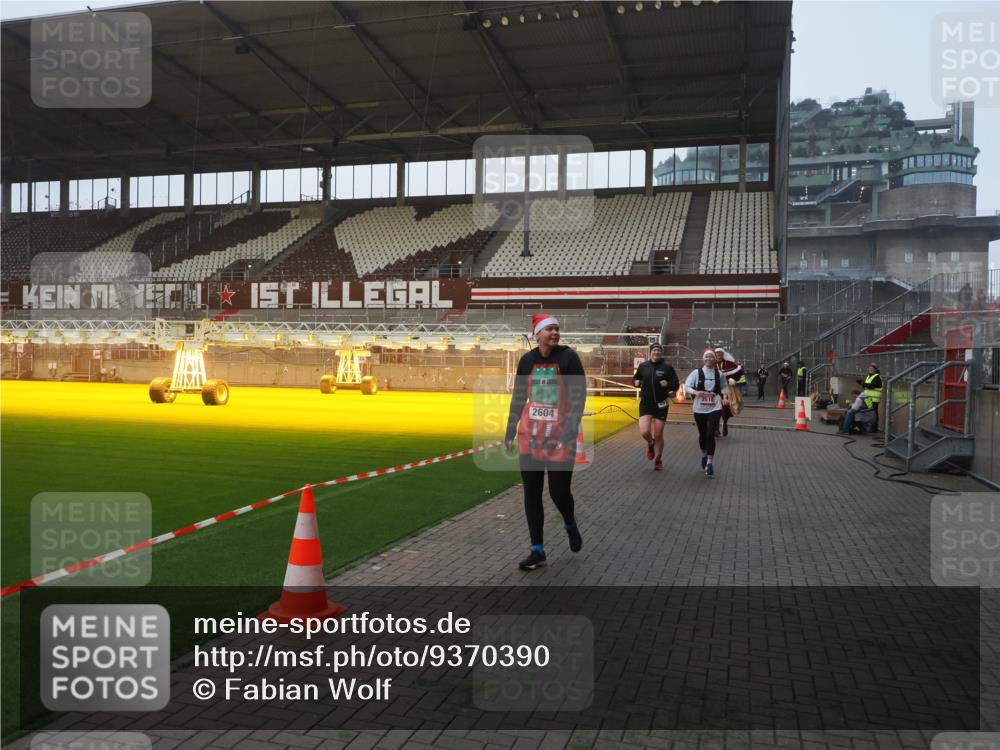 07.12.2025 - St. Pauli X-Mass-Run No. 15 Fabian Wolf http://msf.ph/oto/9370390 07.12.2025 10:02:35 Ziel 63, 304, 1105, 1828, 1829, 2510, 2514, 2604, 2908 meine-sportfotos.de