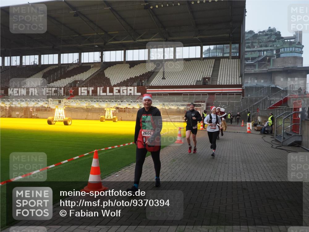 07.12.2025 - St. Pauli X-Mass-Run No. 15 Fabian Wolf http://msf.ph/oto/9370394 07.12.2025 10:02:35 Ziel 63, 304, 1105, 1828, 1829, 2510, 2514, 2604, 2908 meine-sportfotos.de