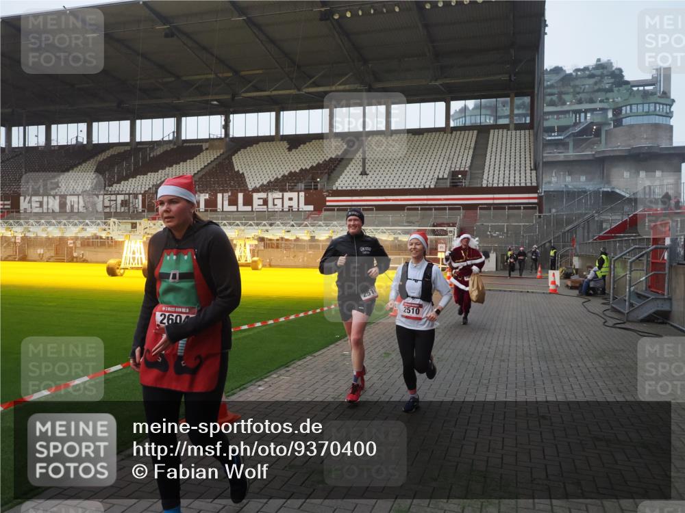 07.12.2025 - St. Pauli X-Mass-Run No. 15 Fabian Wolf http://msf.ph/oto/9370400 07.12.2025 10:02:37 Ziel 63, 304, 1105, 1828, 1829, 2510, 2514, 2604, 2908 meine-sportfotos.de