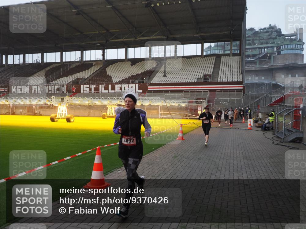 07.12.2025 - St. Pauli X-Mass-Run No. 15 Fabian Wolf http://msf.ph/oto/9370426 07.12.2025 10:02:47 Ziel 885, 918, 1314, 2510, 2514, 2780, 2781, 2908, 3284, 3518, 3892 meine-sportfotos.de