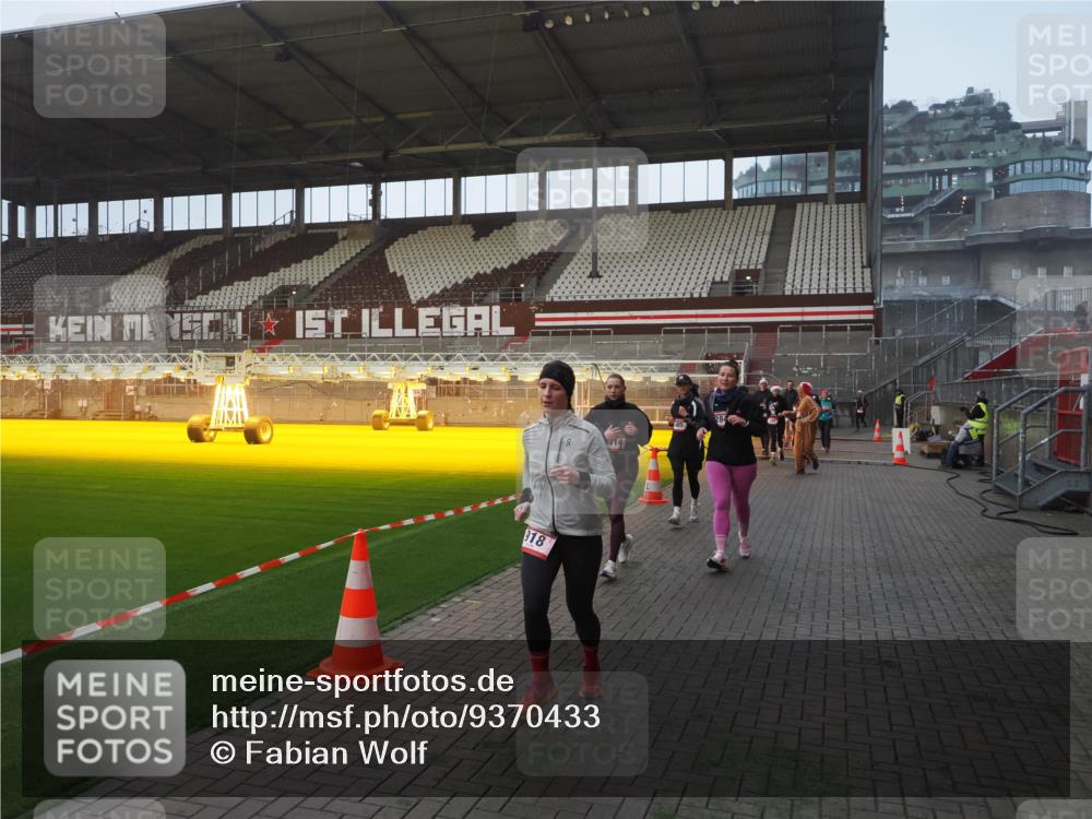 07.12.2025 - St. Pauli X-Mass-Run No. 15 Fabian Wolf http://msf.ph/oto/9370433 07.12.2025 10:02:54 Ziel 442, 443, 885, 918, 936, 943, 1314, 2505, 2780, 2781, 3284, 3417, 3518, 3892 meine-sportfotos.de
