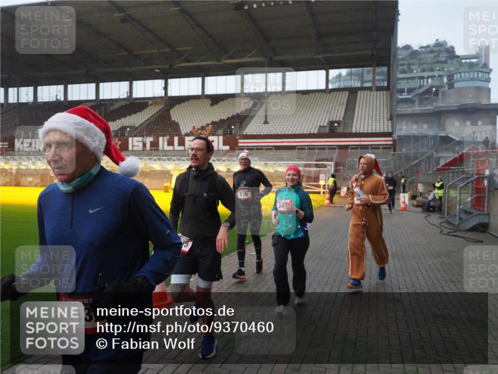 07.12.2025 - St. Pauli X-Mass-Run No. 15 Fabian Wolf http://msf.ph/oto/9370460 07.12.2025 10:03:00 Ziel 177, 442, 443, 885, 918, 936, 943, 956, 1314, 2505, 3284, 3417, 3518, 3892 meine-sportfotos.de
