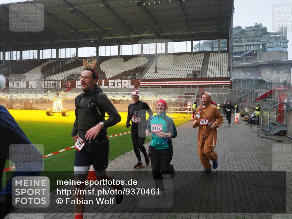 07.12.2025 - St. Pauli X-Mass-Run No. 15 Fabian Wolf http://msf.ph/oto/9370461 07.12.2025 10:03:00 Ziel 177, 442, 443, 885, 918, 936, 943, 956, 1314, 2505, 3284, 3417, 3518, 3892 meine-sportfotos.de