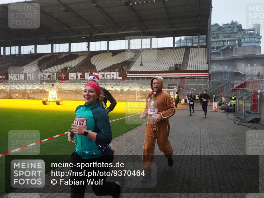 07.12.2025 - St. Pauli X-Mass-Run No. 15 Fabian Wolf http://msf.ph/oto/9370464 07.12.2025 10:03:01 Ziel 177, 442, 443, 885, 918, 936, 943, 956, 1314, 2505, 3284, 3417, 3518 meine-sportfotos.de