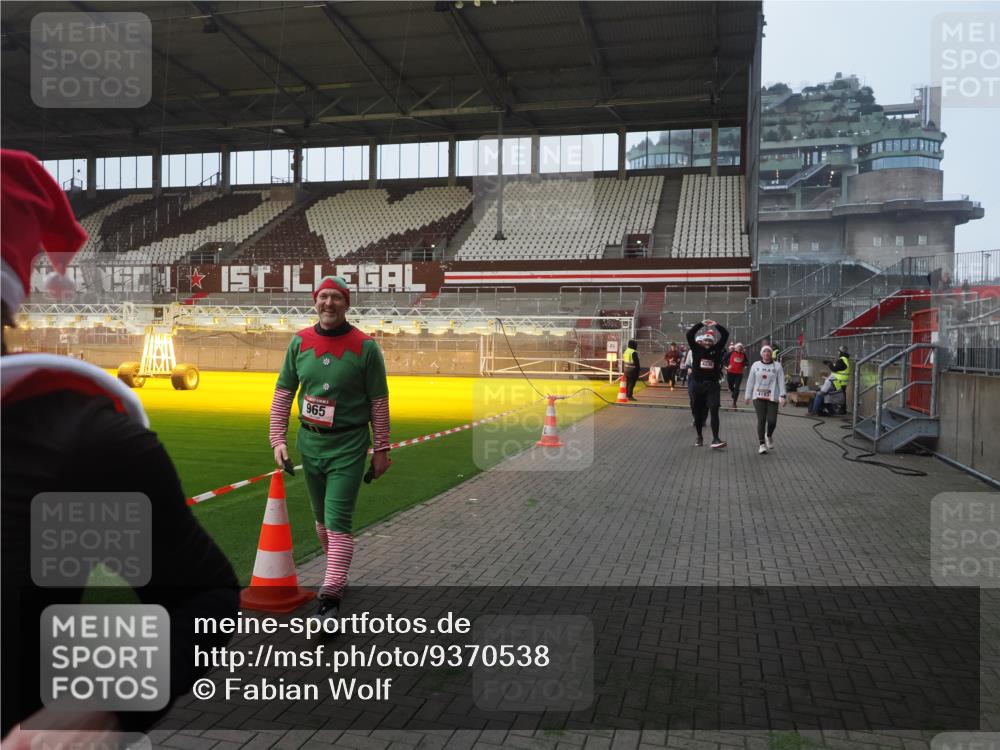 07.12.2025 - St. Pauli X-Mass-Run No. 15 Fabian Wolf http://msf.ph/oto/9370538 07.12.2025 10:03:28 Ziel 358, 460, 963, 965, 984, 1484, 1486, 1888, 2682, 2973, 2975, 4193, 4239 meine-sportfotos.de