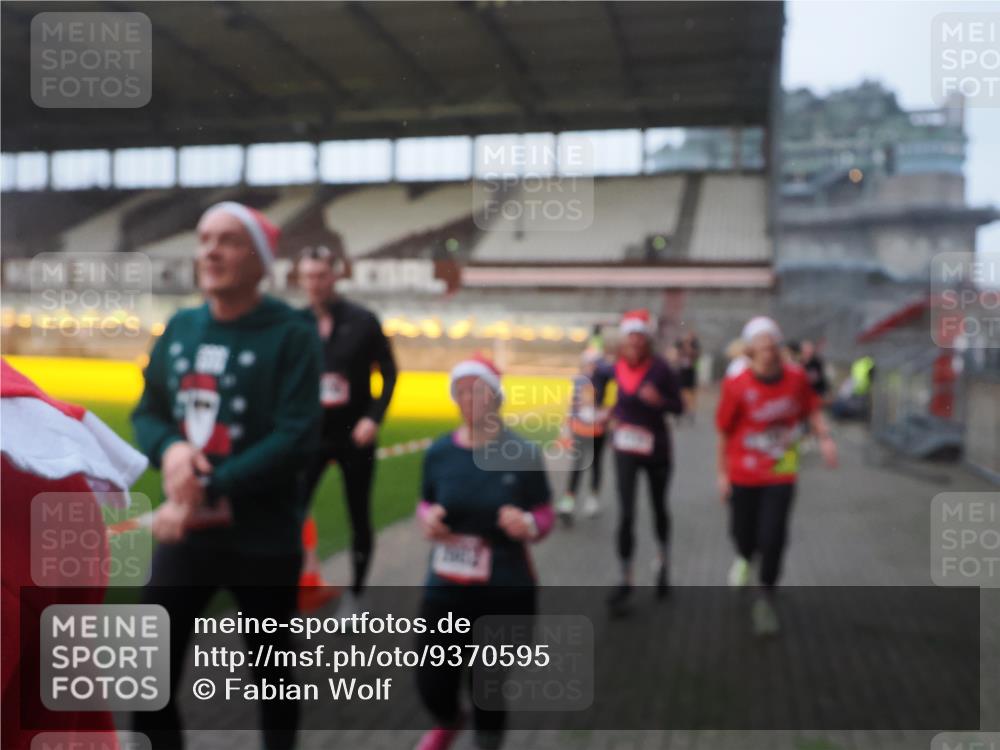 07.12.2025 - St. Pauli X-Mass-Run No. 15 Fabian Wolf http://msf.ph/oto/9370595 07.12.2025 10:03:44 Ziel 185, 213, 214, 358, 399, 940, 984, 1023, 1263, 1264, 1307, 1394, 1425, 1506, 1888, 2002, 2366, 2380, 3334, 3734, 4660, 4667, 4679, 4680 meine-sportfotos.de