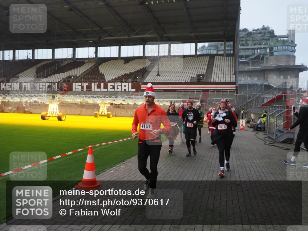 07.12.2025 - St. Pauli X-Mass-Run No. 15 Fabian Wolf http://msf.ph/oto/9370617 07.12.2025 10:03:57 Ziel 185, 399, 626, 628, 709, 1027, 1028, 1307, 1394, 1425, 1906, 2110, 2112, 2366, 3198, 3337, 3340, 3359, 3519, 3734, 4151 meine-sportfotos.de