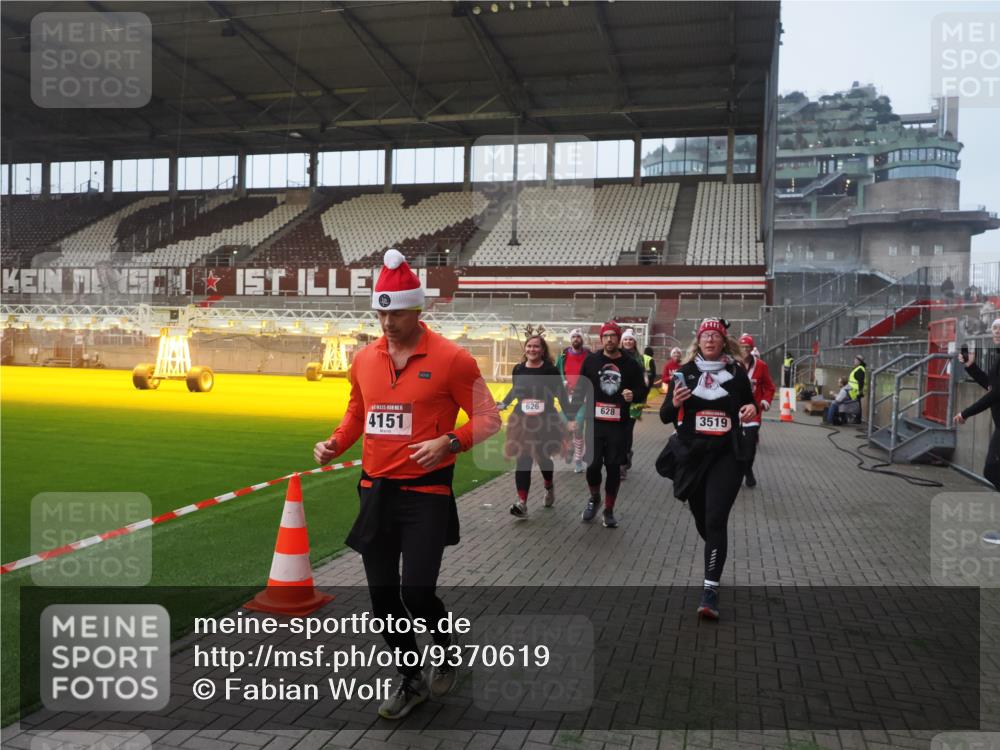 07.12.2025 - St. Pauli X-Mass-Run No. 15 Fabian Wolf http://msf.ph/oto/9370619 07.12.2025 10:03:57 Ziel 185, 399, 626, 628, 709, 1027, 1028, 1307, 1394, 1425, 1906, 2110, 2112, 2366, 3198, 3337, 3340, 3359, 3519, 3734, 4151 meine-sportfotos.de