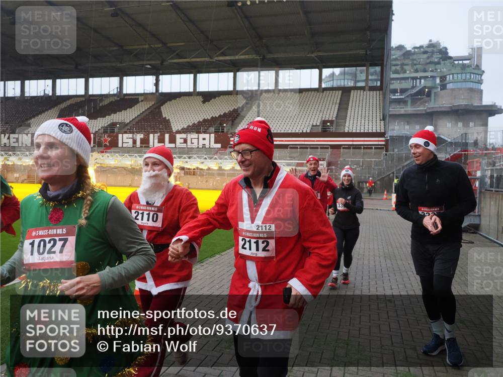 07.12.2025 - St. Pauli X-Mass-Run No. 15 Fabian Wolf http://msf.ph/oto/9370637 07.12.2025 10:04:01 Ziel 626, 628, 709, 1027, 1028, 1906, 2110, 2112, 3198, 3337, 3340, 3359, 3519, 4151 meine-sportfotos.de