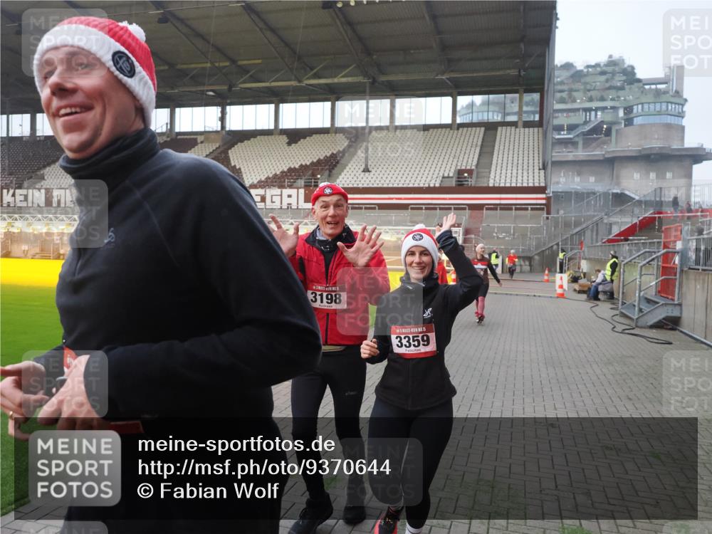 07.12.2025 - St. Pauli X-Mass-Run No. 15 Fabian Wolf http://msf.ph/oto/9370644 07.12.2025 10:04:02 Ziel 626, 628, 709, 1027, 1028, 1906, 2110, 2112, 3198, 3337, 3340, 3359, 3519, 4151 meine-sportfotos.de