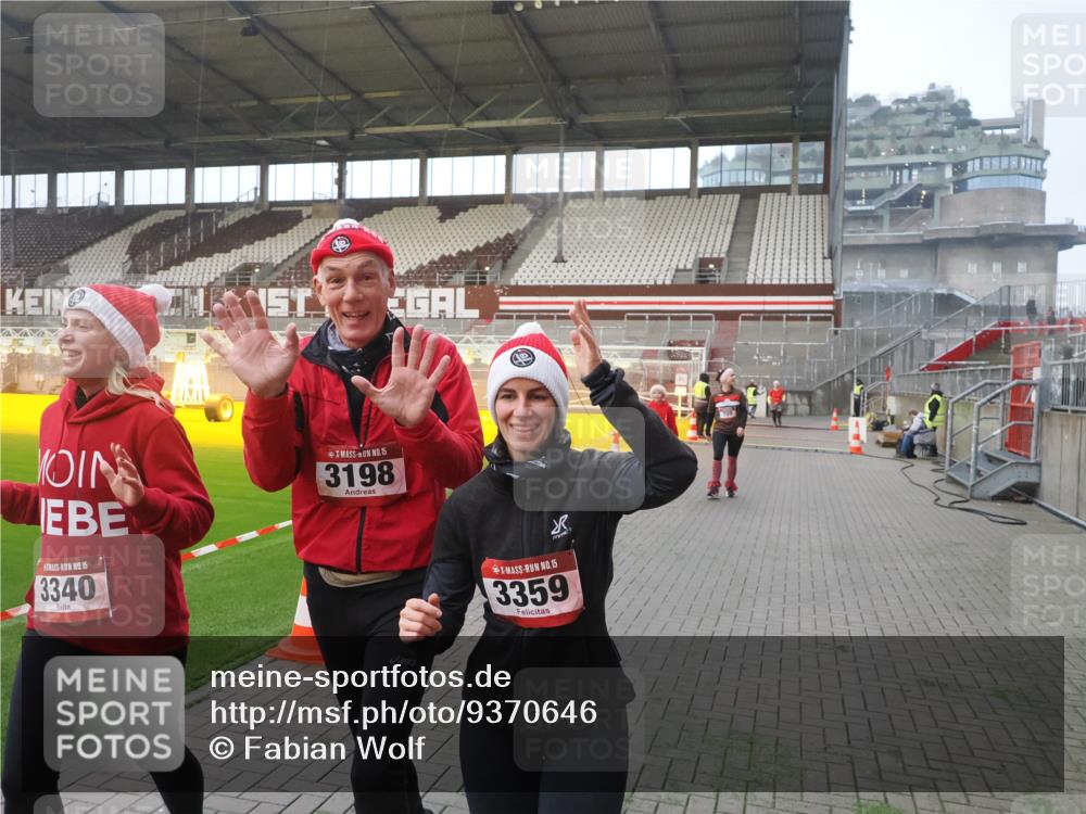 07.12.2025 - St. Pauli X-Mass-Run No. 15 Fabian Wolf http://msf.ph/oto/9370646 07.12.2025 10:04:03 Ziel 626, 628, 709, 1027, 1028, 1906, 2110, 2112, 3198, 3337, 3340, 3359, 3519, 4151 meine-sportfotos.de