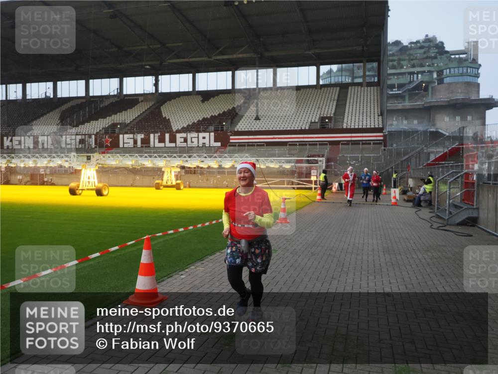 07.12.2025 - St. Pauli X-Mass-Run No. 15 Fabian Wolf http://msf.ph/oto/9370665 07.12.2025 10:04:13 Ziel 113, 709, 1302, 1712, 1738, 1906, 2454 meine-sportfotos.de