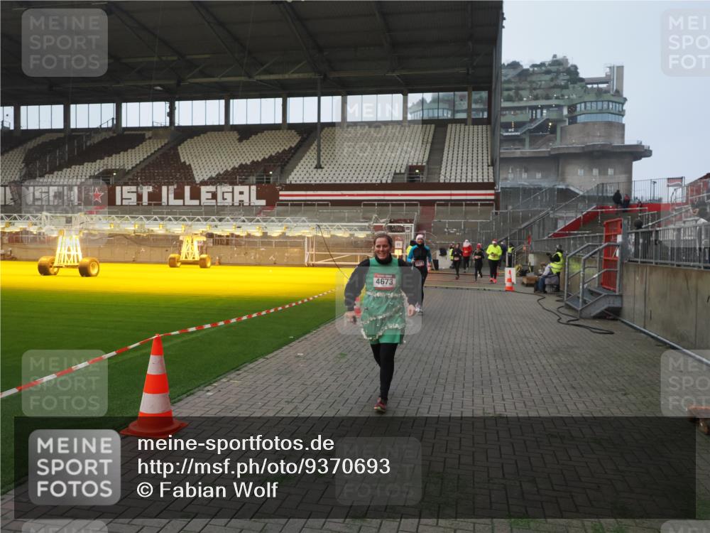 07.12.2025 - St. Pauli X-Mass-Run No. 15 Fabian Wolf http://msf.ph/oto/9370693 07.12.2025 10:04:27 Ziel 113, 1291, 1302, 1522, 1701, 1712, 1738, 1871, 2454, 3188, 3911, 4673 meine-sportfotos.de