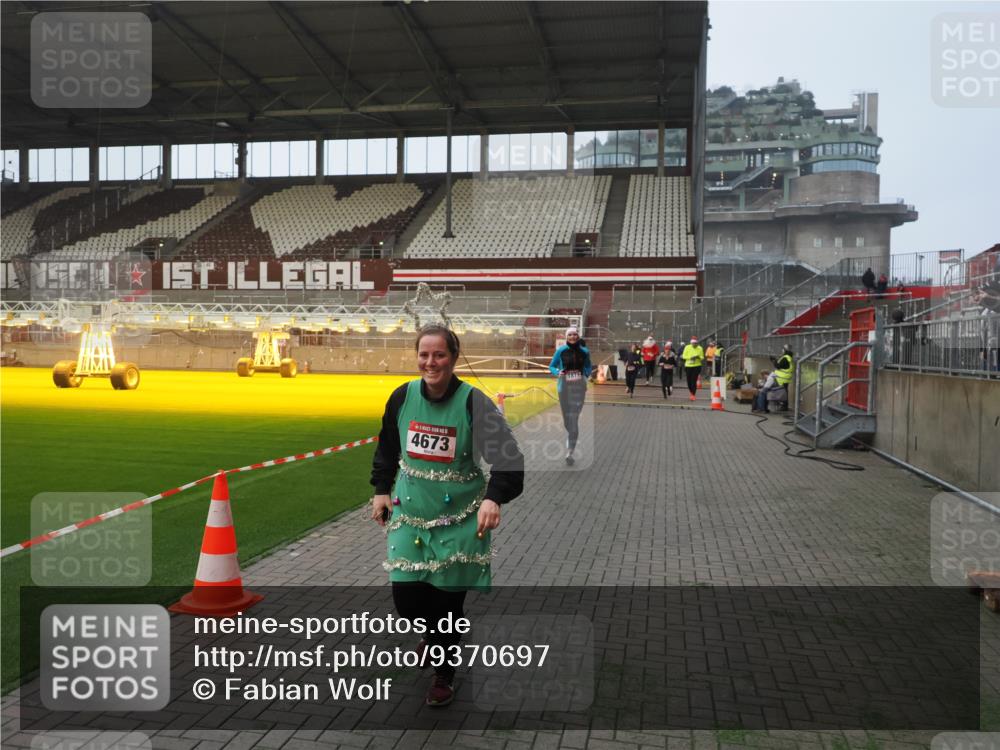 07.12.2025 - St. Pauli X-Mass-Run No. 15 Fabian Wolf http://msf.ph/oto/9370697 07.12.2025 10:04:27 Ziel 113, 1291, 1302, 1522, 1701, 1712, 1738, 1871, 2454, 3188, 3911, 4673 meine-sportfotos.de