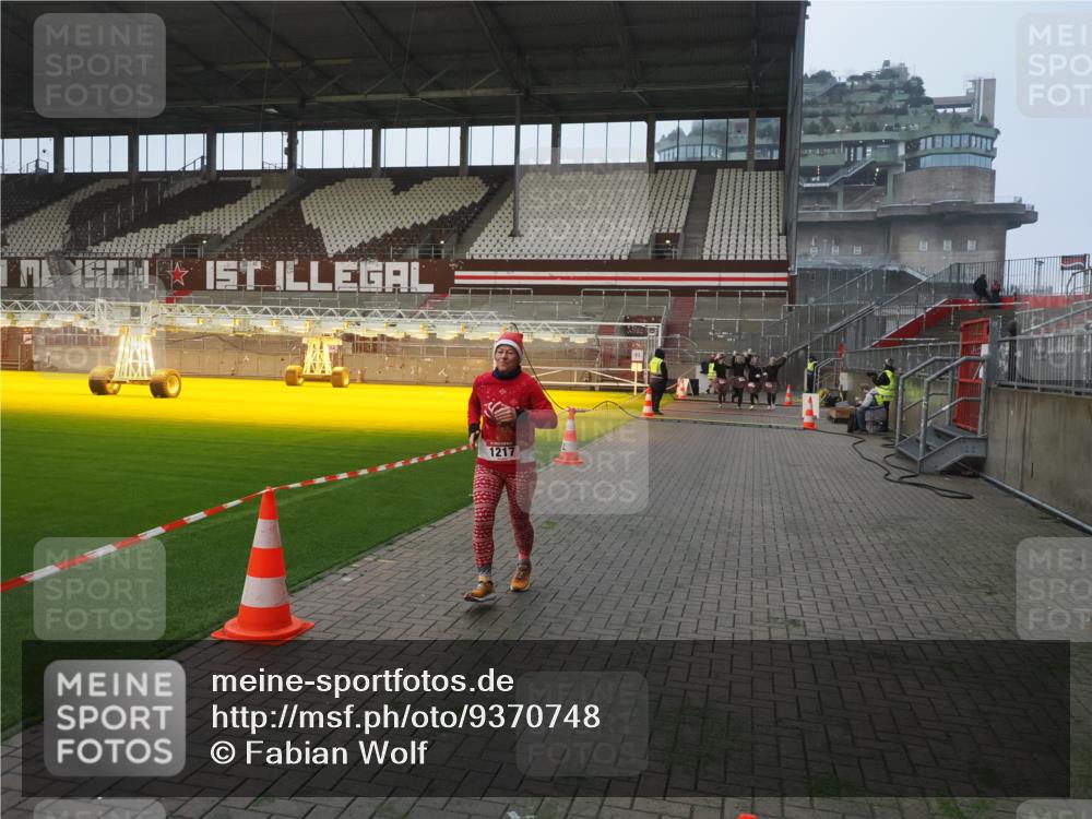 07.12.2025 - St. Pauli X-Mass-Run No. 15 Fabian Wolf http://msf.ph/oto/9370748 07.12.2025 10:04:52 Ziel 713, 1217, 1973, 1991, 2168, 2249, 3894, 4080, 4553, 4557 meine-sportfotos.de