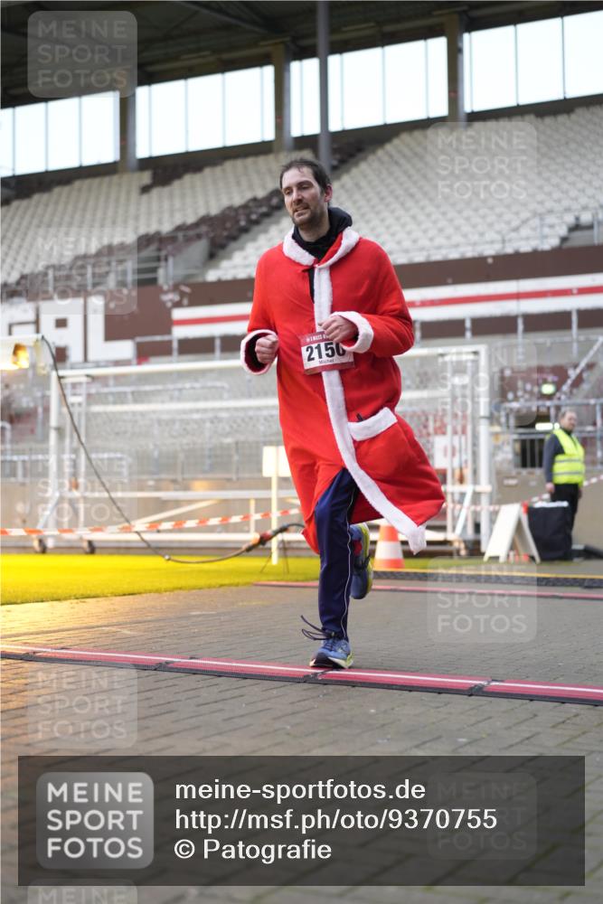 07.12.2025 - St. Pauli X-Mass-Run No. 15 Patografie http://msf.ph/oto/9370755 07.12.2025 11:35:07 Ziel 240, 2150, 2481, 3005, 3148, 3149 meine-sportfotos.de