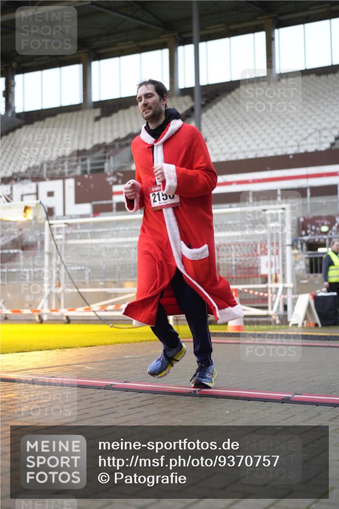 07.12.2025 - St. Pauli X-Mass-Run No. 15 Patografie http://msf.ph/oto/9370757 07.12.2025 11:35:07 Ziel 240, 2150, 2481, 3005, 3148, 3149 meine-sportfotos.de